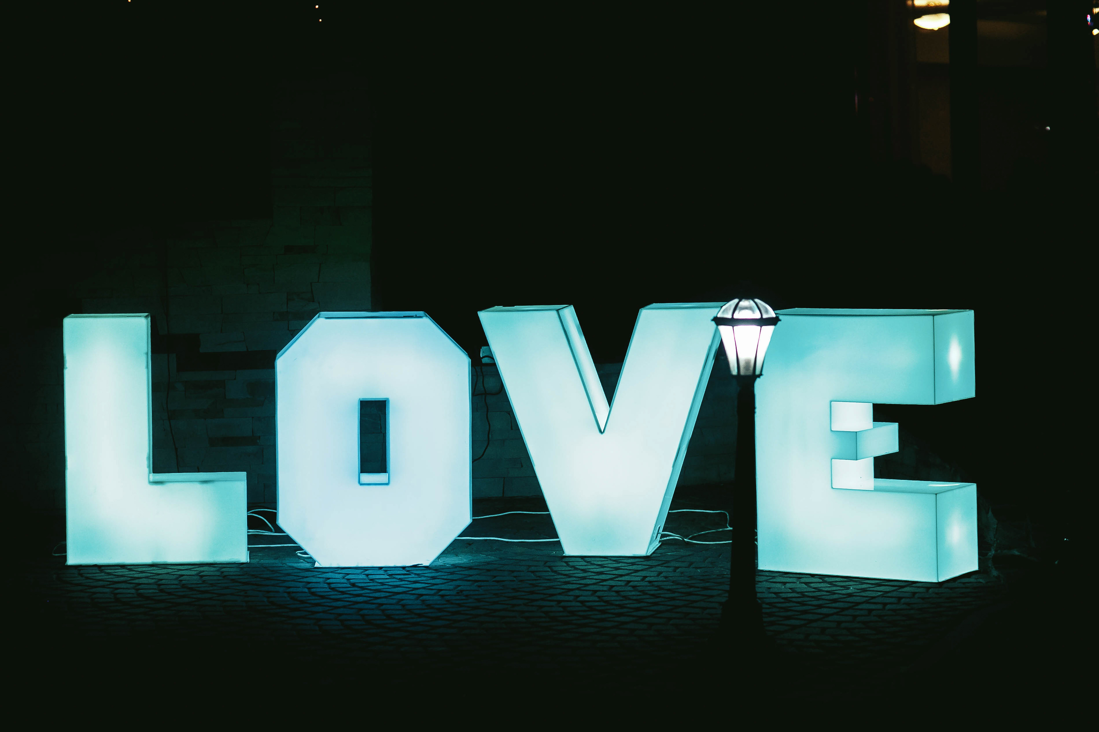 Why Use Polycarbonate in visual communication